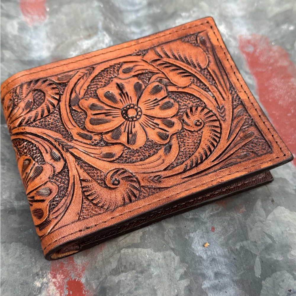 NWOT Tooled Floral Leather Men’s Wallet